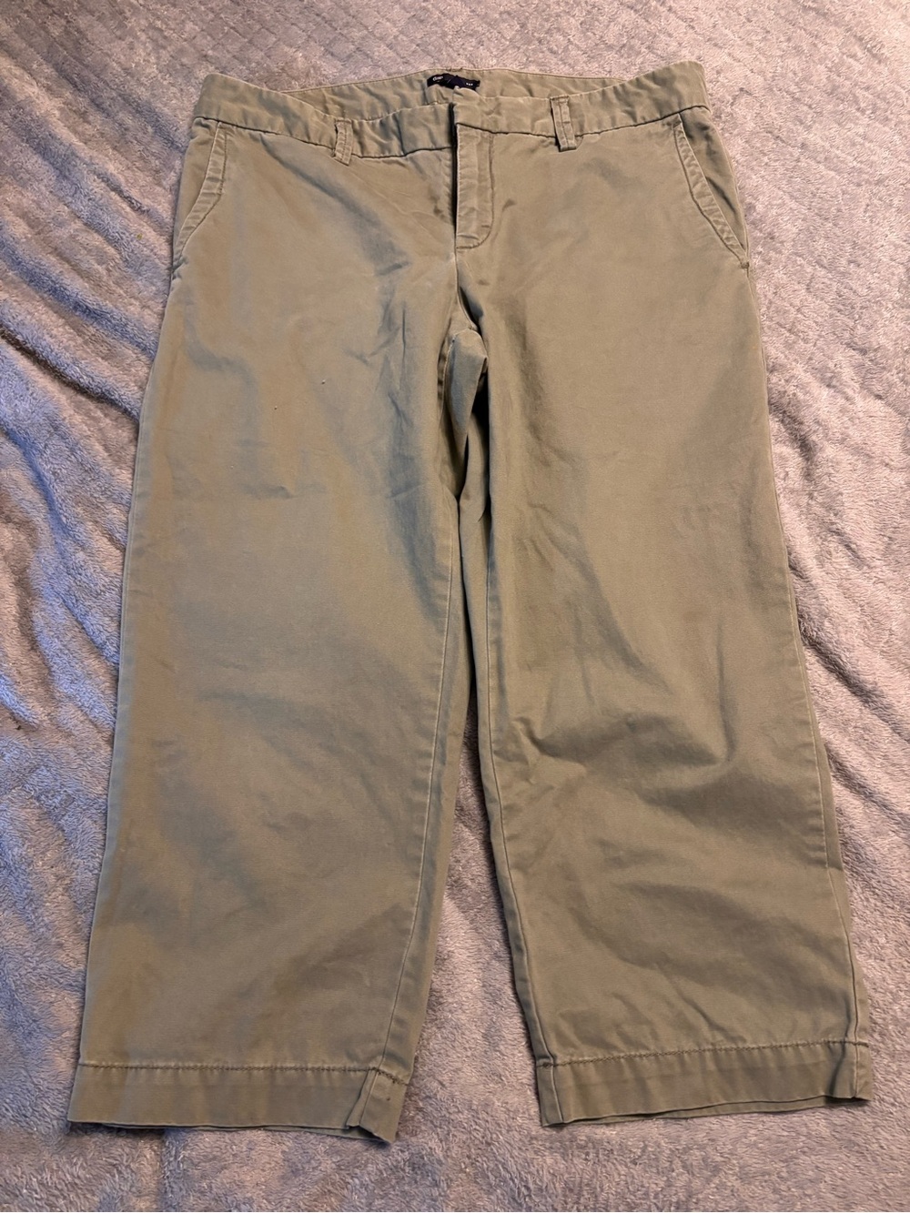 GAP Women's Capris in Olive Green